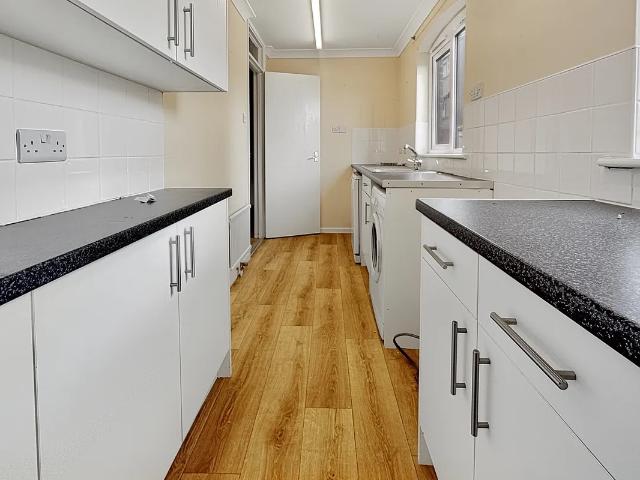 Flat for rent in Clover Hill, East Bank