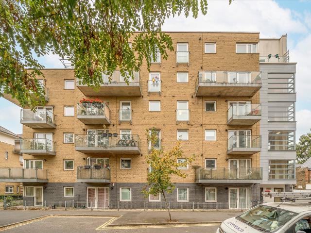Flat for rent in Kennington, Greater London