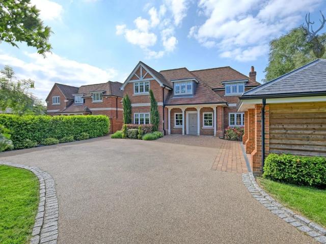 Flat for rent in Middle Park, Greater London
