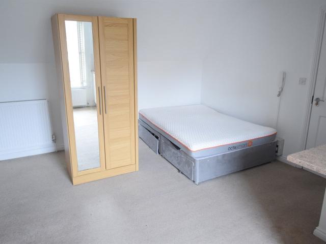 Flat for rent in Falcon Lodge, Wales