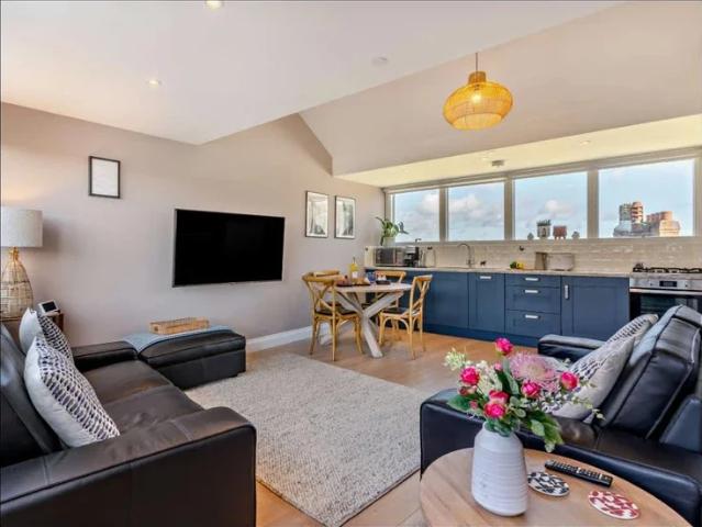 Flat for rent in Tenby, Wales