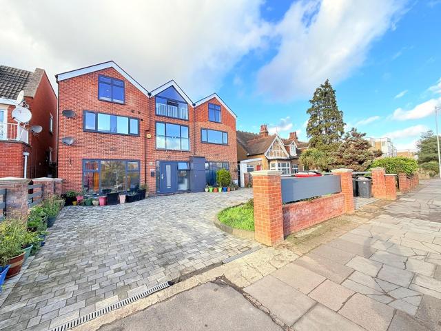 Flat for rent in Barkingside, Greater London