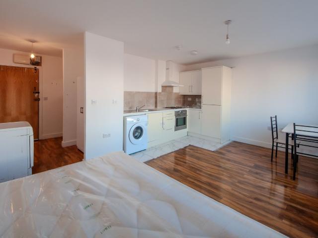 Flat for rent in London Borough of Redbridge, Greater London