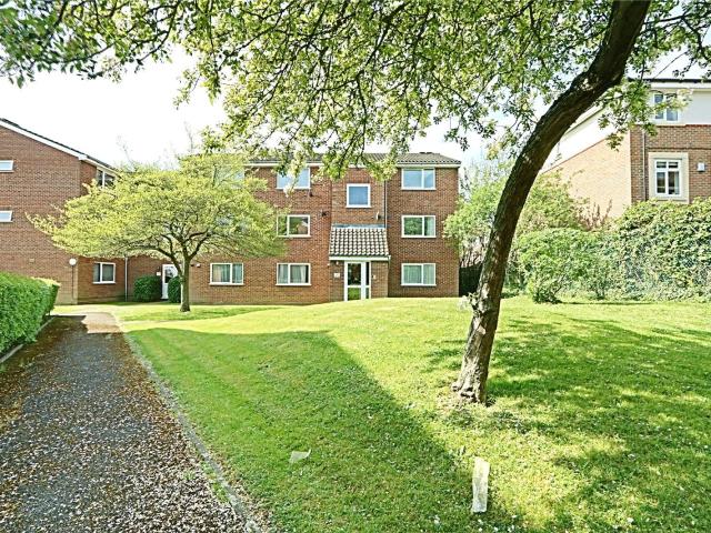 Flat for rent in London Borough of Hillingdon, Greater London