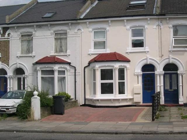 Flat for rent in London Borough of Lewisham, Greater London