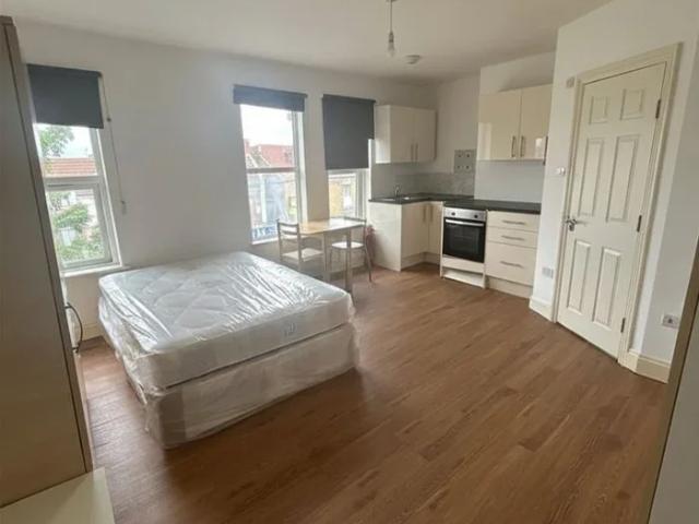 Flat for rent in Harlesden, Greater London