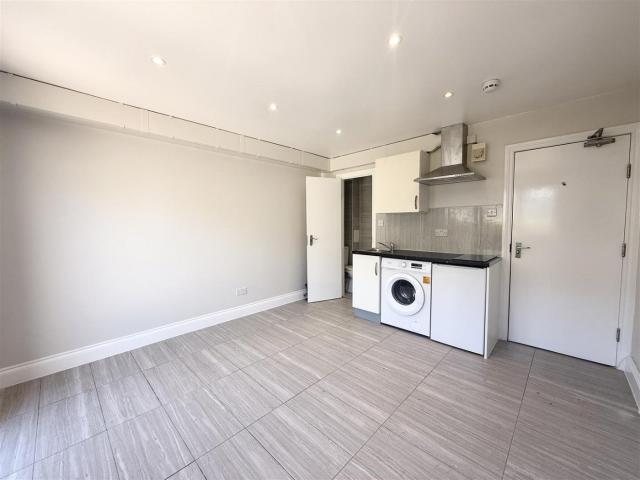 Flat for rent in South Tottenham, Greater London
