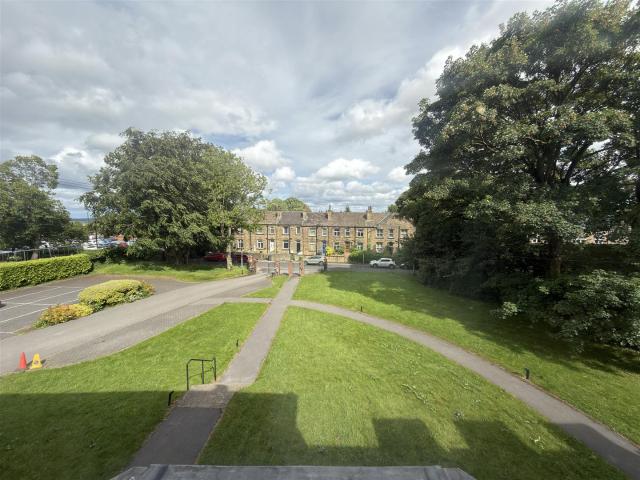 Flat for rent in Pudsey, West Yorkshire