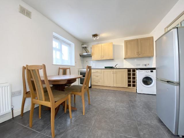 Flat for rent in London Borough of Ealing, Greater London