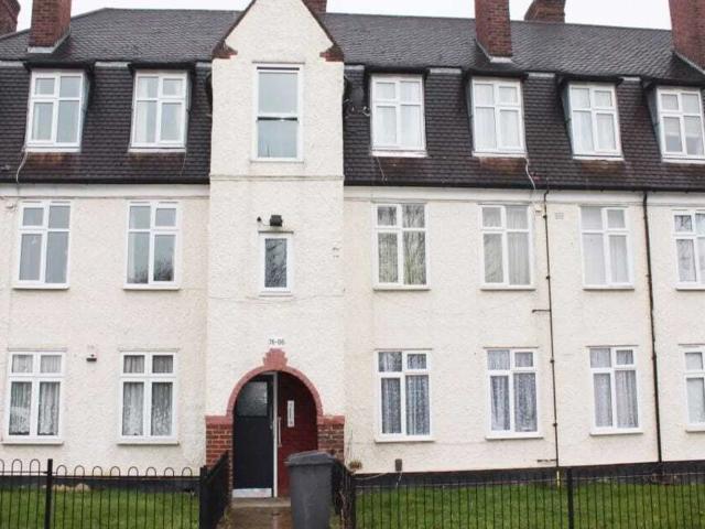Flat for rent in Burnt Oak, Greater London