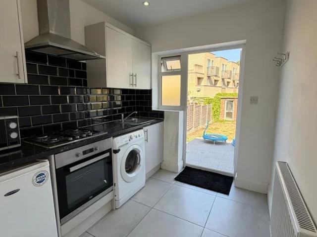 Flat for rent in Dollis Hill, Greater London