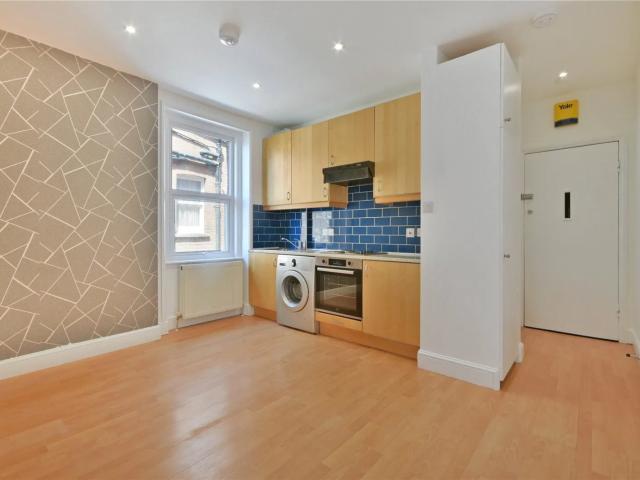Flat for rent in London Borough of Barnet, Greater London