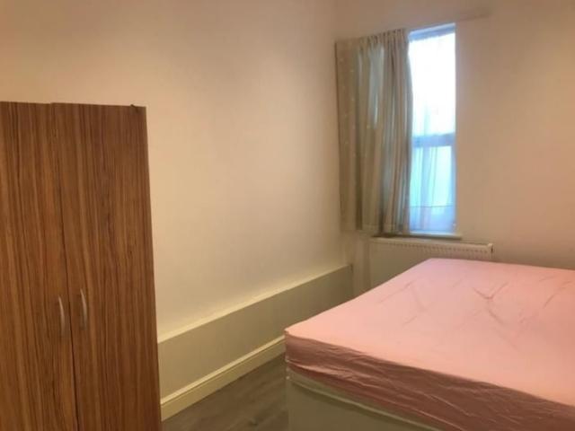 Flat for rent in Cricklewood, Brent