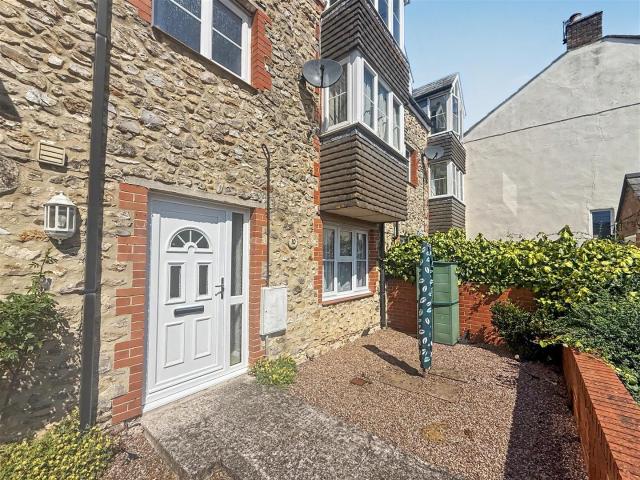Flat for rent in Chard Town, Chard