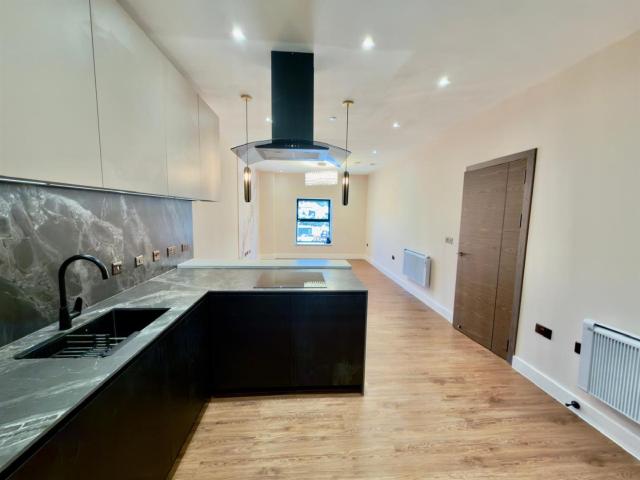 Flat for rent in Crossflatts, West Yorkshire