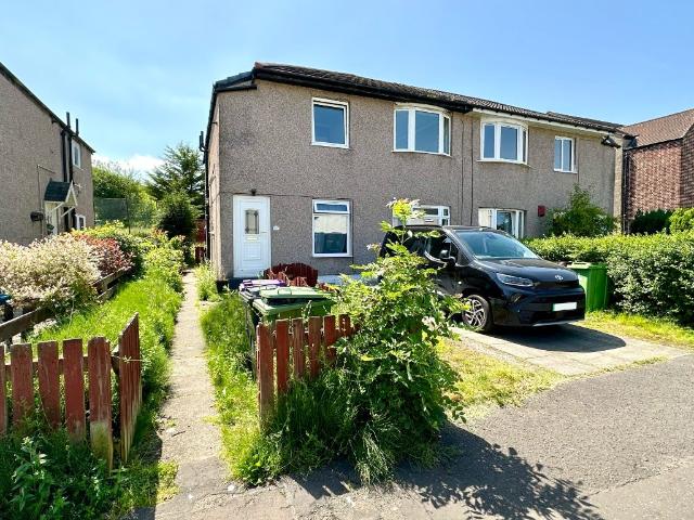 Flat for rent in Croftfoot, Scotland