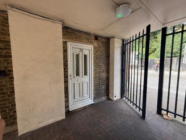 Flat for rent in London Borough of Croydon, Greater London