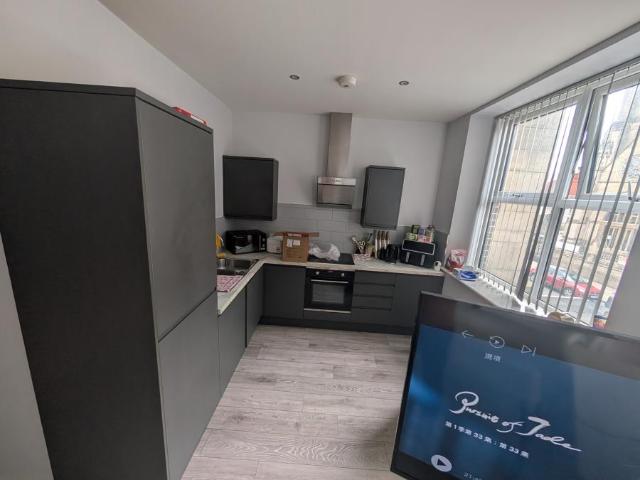 Flat for rent in Fernhill, Bury