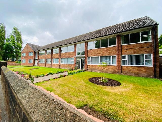 Flat for rent in Calderstones