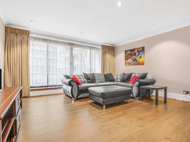 Flat for rent in Earl's Court, Greater London