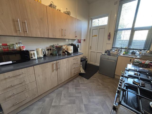 Flat for rent in Hyde Park, West Yorkshire