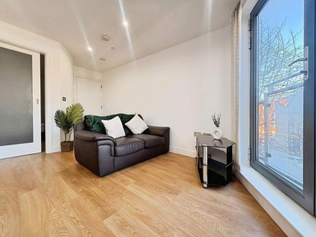 Flat for rent in Cavalier Hill, Leeds