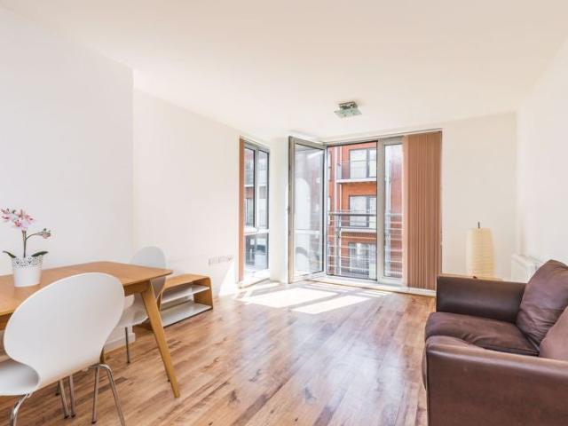 Flat for rent in Portsea, Portsmouth