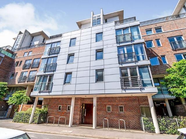 Flat for rent in Portsea, City Of Portsmouth