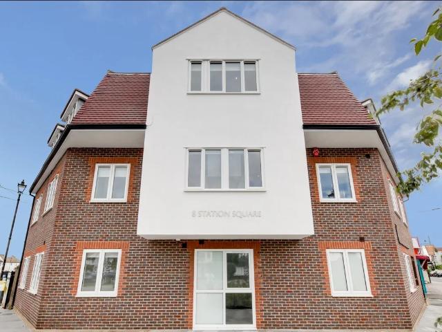 Flat for rent in Gidea Park, Greater London