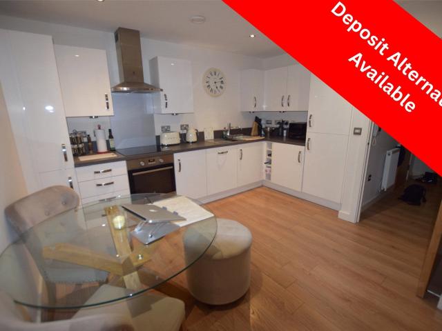Flat for rent in Rush Green, Greater London