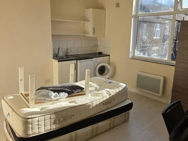 Flat for rent in Southgate, Greater London