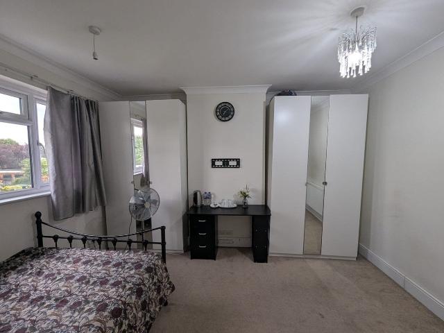 Flat for rent in Morden, Morden