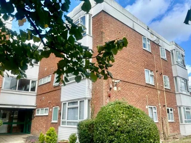 Flat for rent in Colnbrook with Poyle, Slough