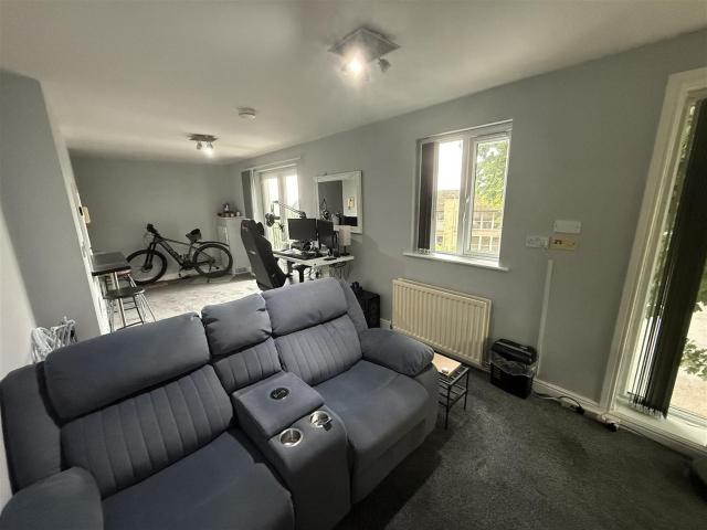 Flat for rent in Akroydon, Halifax