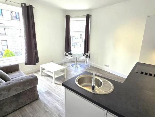 Flat for rent in Ferryhill, Ballindoch