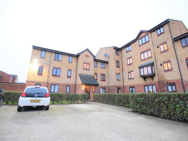 Flat for rent in London Borough of Barking and Dagenham, Greater London