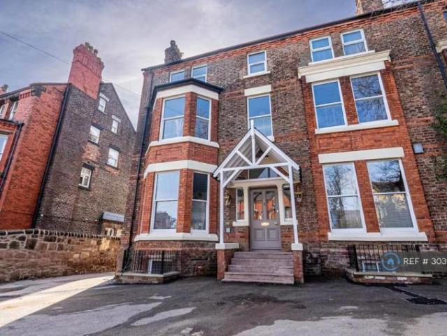 Flat for rent in Calderstones