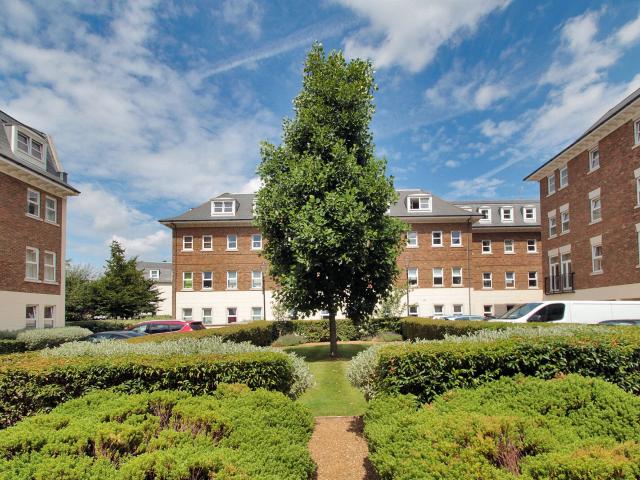 Flat for rent in Royal Wells Park, Tunbridge Wells