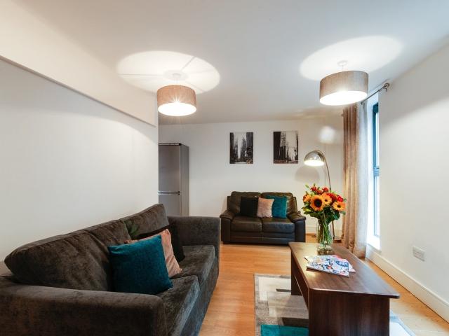 Flat for rent in Calderstones