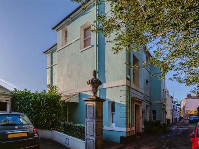 Flat for rent in Broadwater Down, Sandown Park