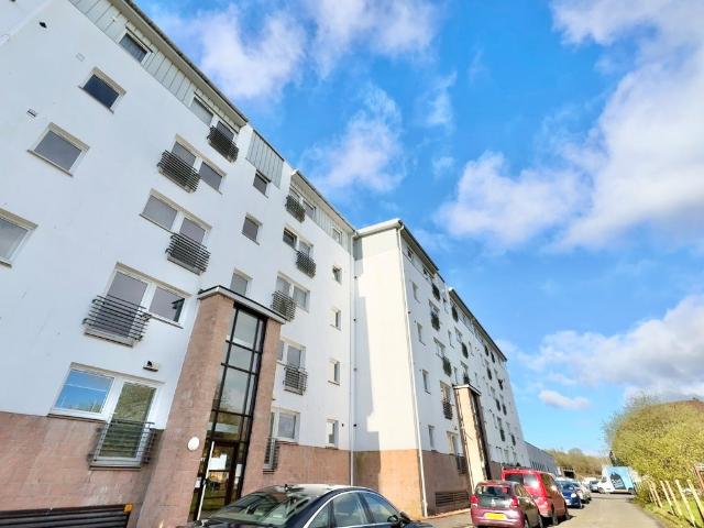 Flat for rent in Thornwood, Whiteinch