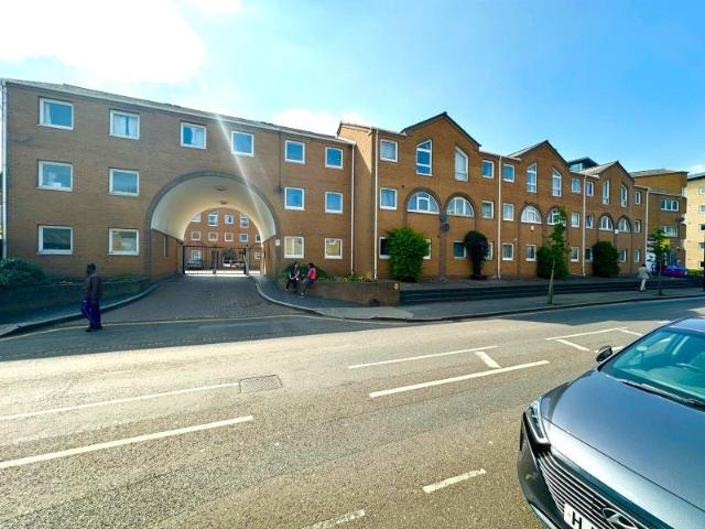 Flat for rent in Isle Of Dogs, Greater London