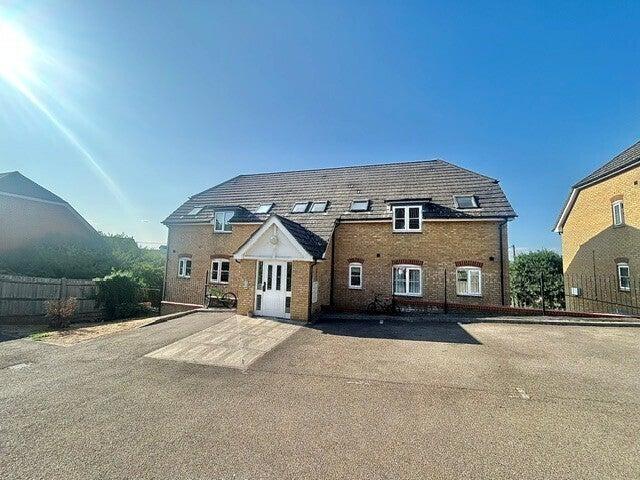 Flat for rent in Steeple View, Essex