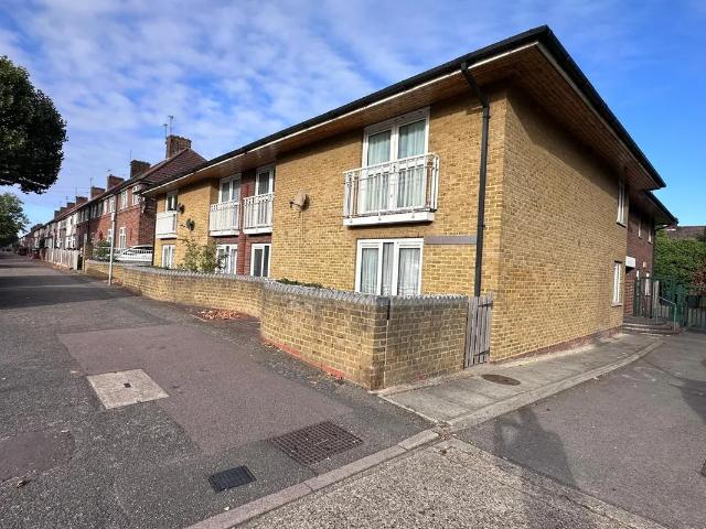 Flat for rent in London Borough of Barking and Dagenham, Greater London