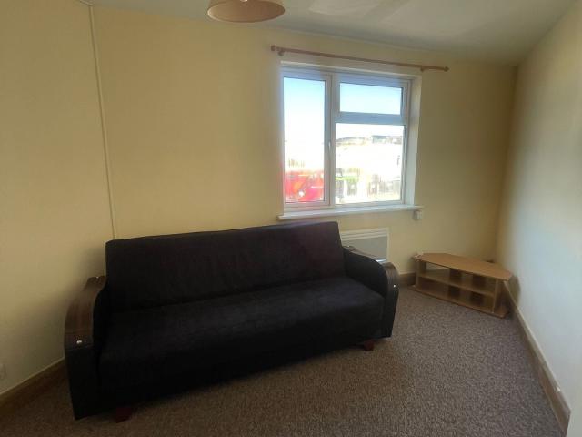 Flat for rent in Rush Green, Greater London