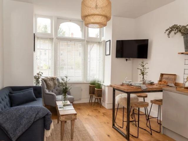 Flat for rent in Froggatt, East Midlands