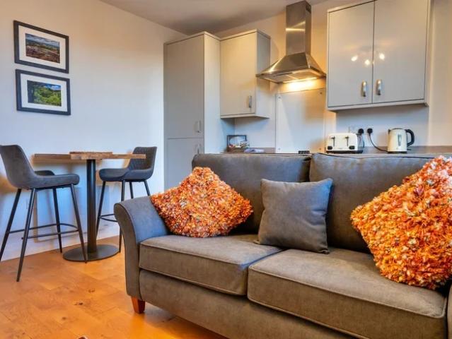 Flat for rent in Froggatt, East Midlands