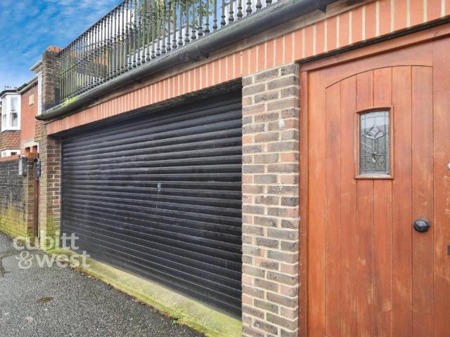 Flat for rent in London Borough of Croydon, Purley