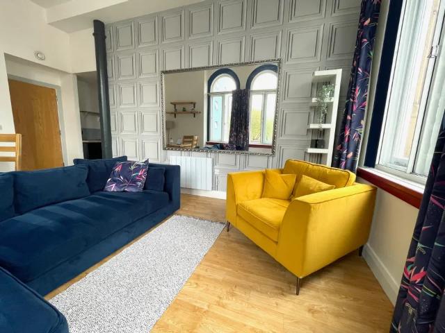 Flat for rent in Calderstones