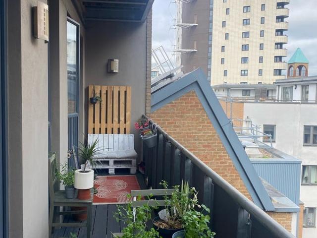 Flat for rent in Shacklewell, Greater London